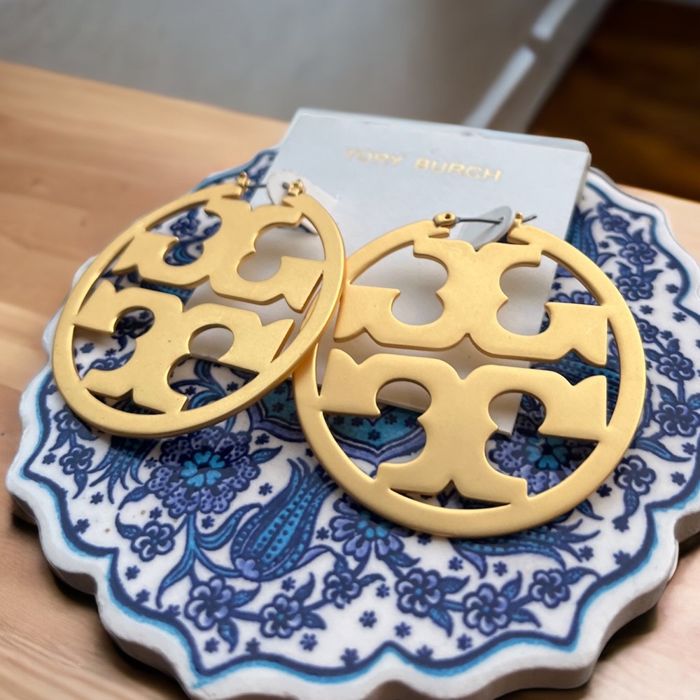 Tory burch large hoops logo mate gold  beautiful for using them with pony tails